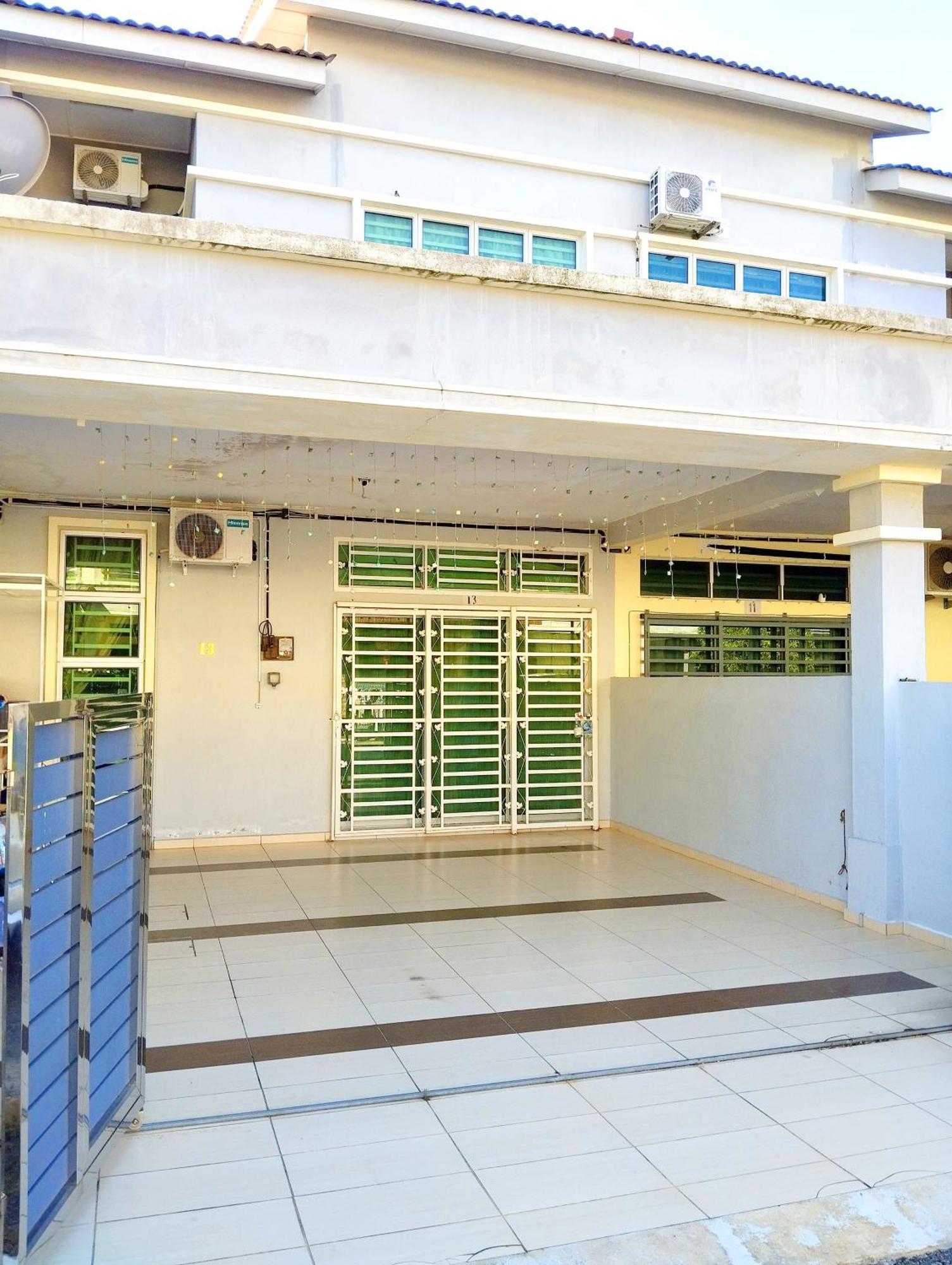 Cosy Casa Hana 4Br 3B クアンタン エクステリア 写真